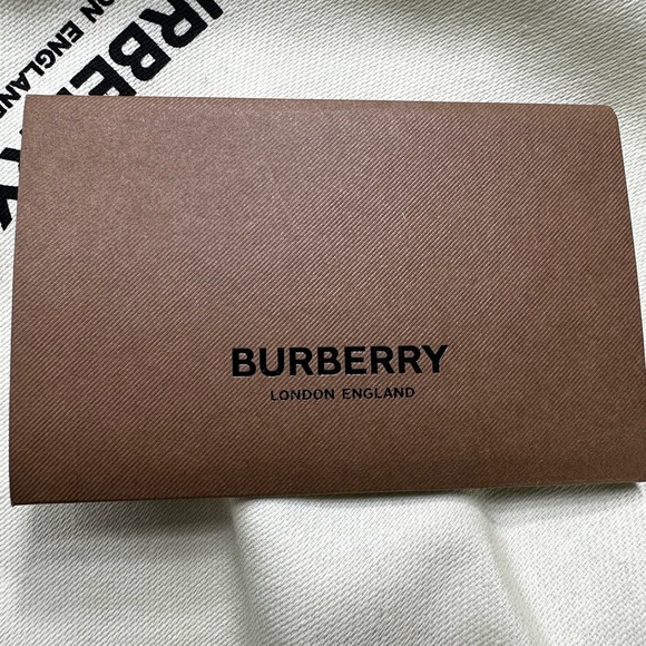 Leather reversible Burberry belt - Picture 5 of 5